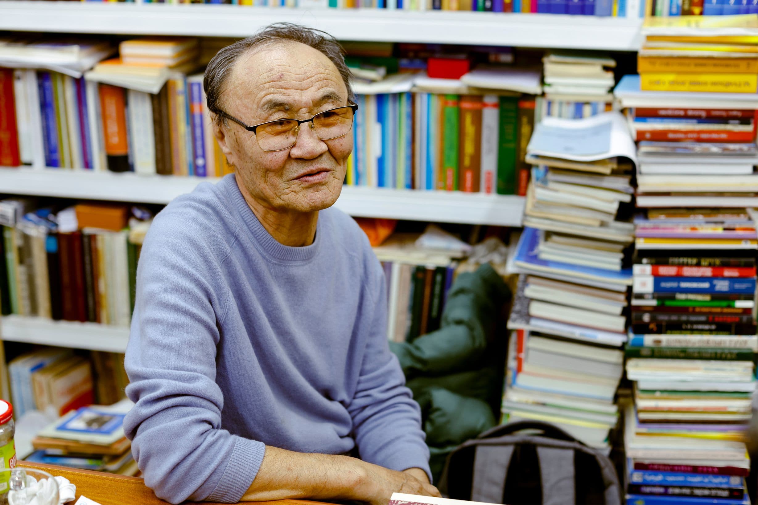 Ном “иддэг” хүн нийтлэлийн зураг