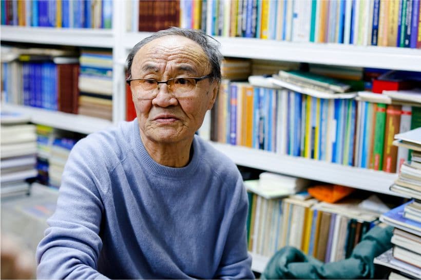 Ном “иддэг” хүн нийтлэлийн зураг