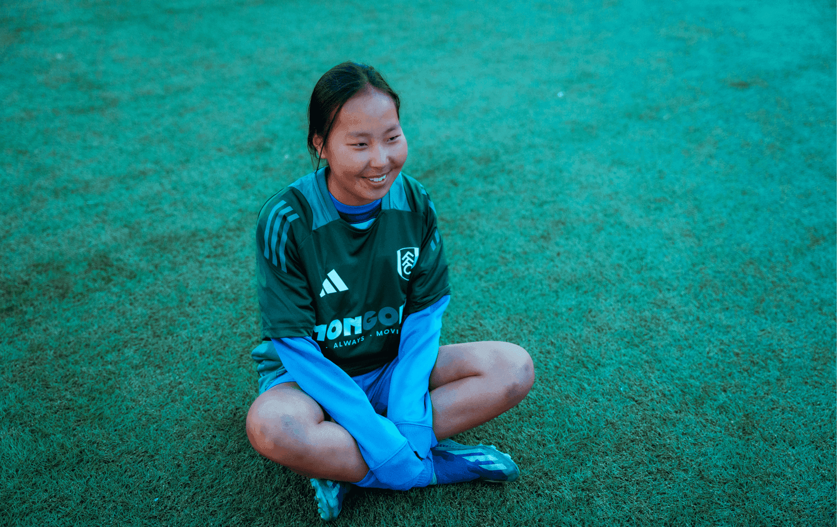 Н.МАРГАД: Охид ч бас хөл бөмбөг тоглож чаддаг гэдгийг харуулахыг хүсдэг нийтлэлийн зураг