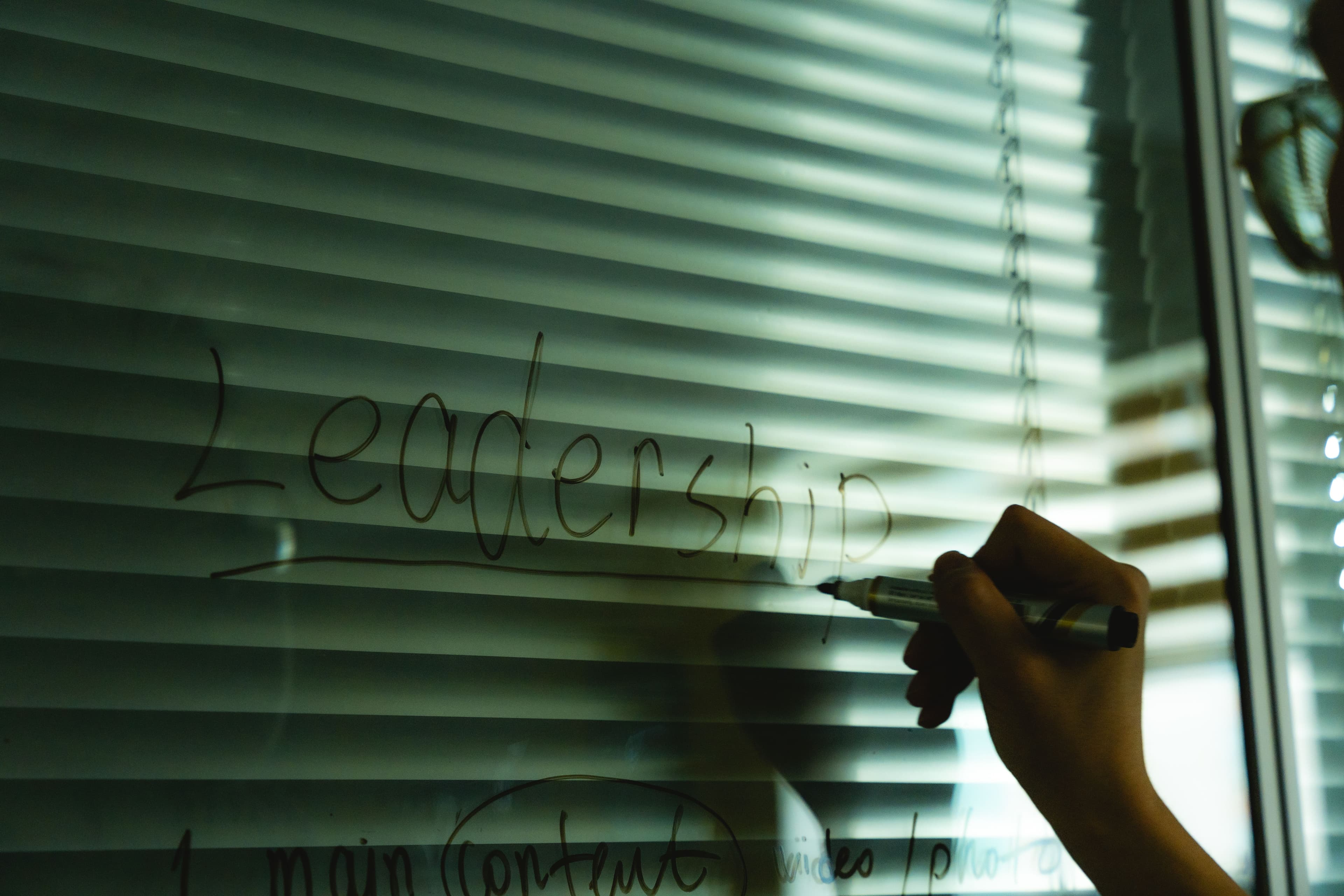 Ирээдүйг чинь тодорхойлох ур чадварууд	 нийтлэлийн зураг