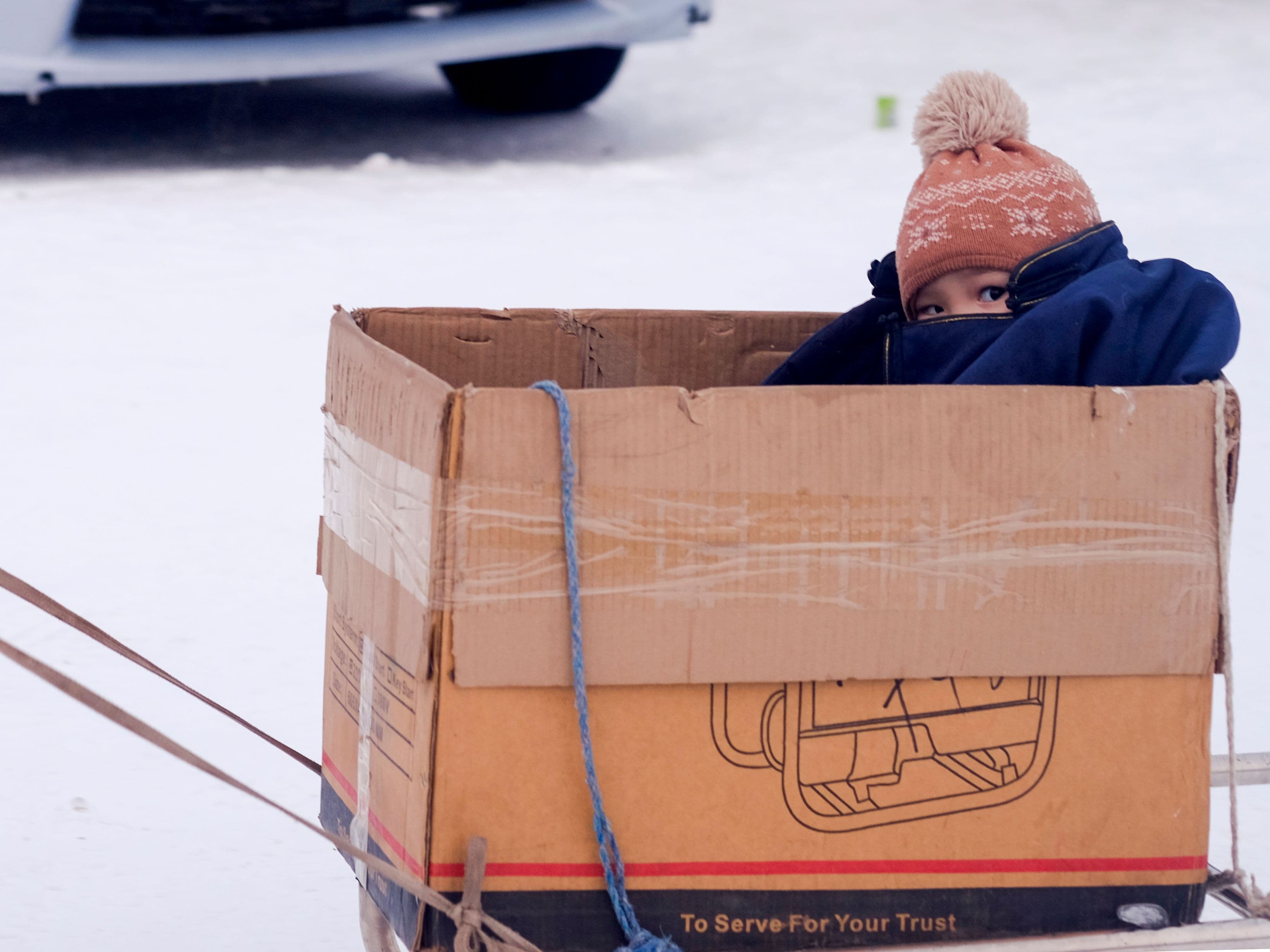 Хөвсгөлийн нэг өдөр: Чаргаар цэцэрлэгээ зорих хүүхдүүд нийтлэлийн зураг