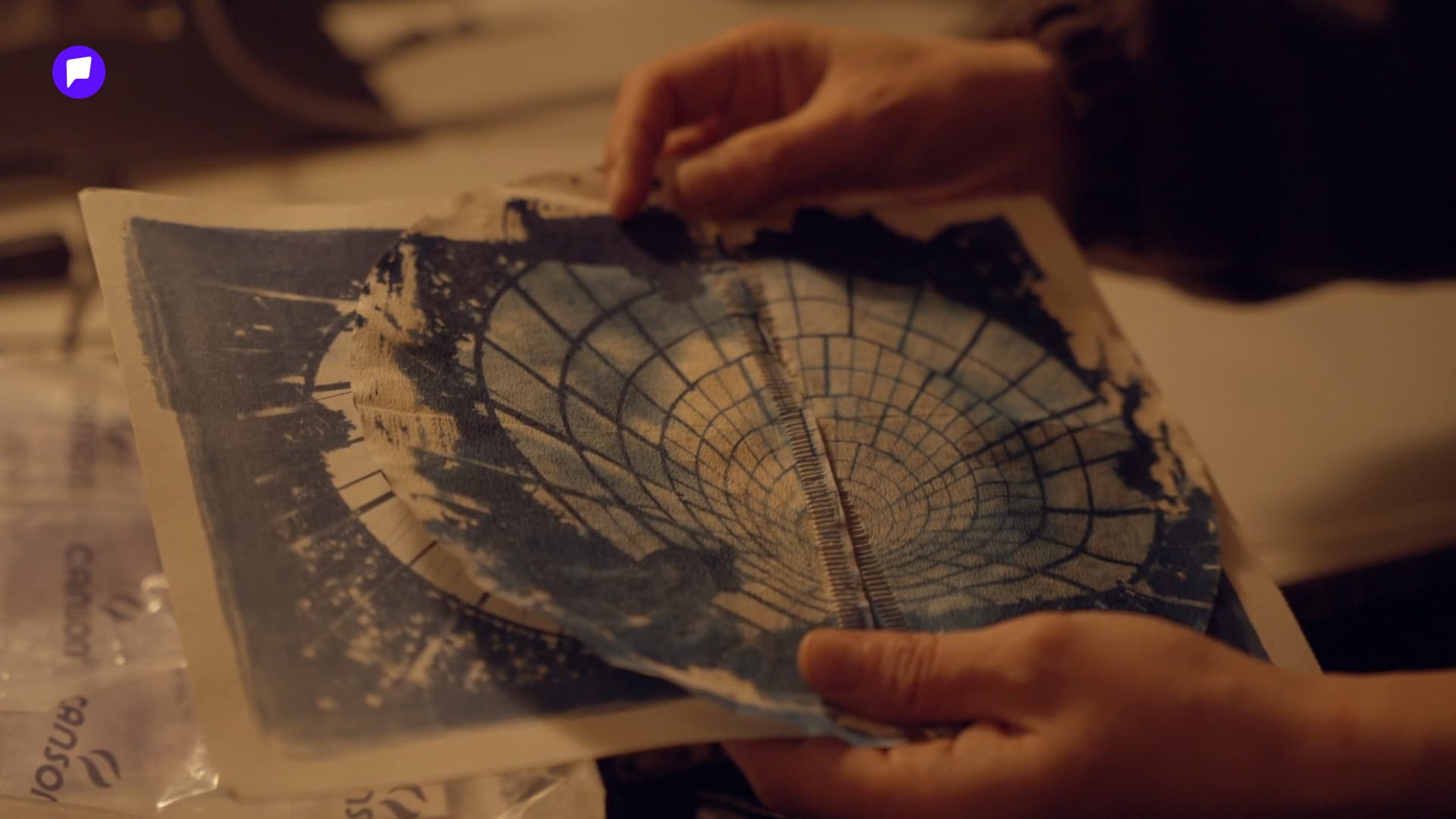 Сурвалжилга: Хэрхэн алтернатив техникийг ашиглан гэрэл зургийг мянган жил хадгалдаг вэ? нийтлэлийн зураг