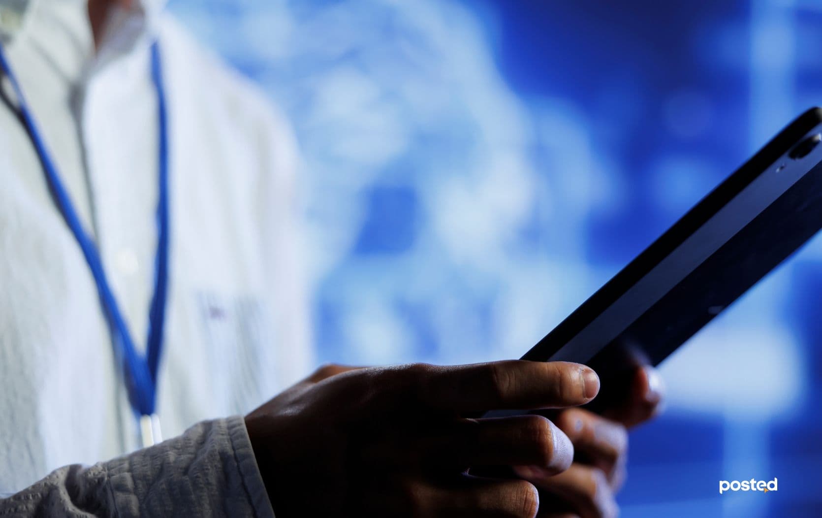 "Технологийг мэдээлэл дамжуулах хэрэгсэл бус хүний зан төлөвт нөлөөлөх амьд харилцаа гэж харах хэрэгтэй" нийтлэлийн зураг