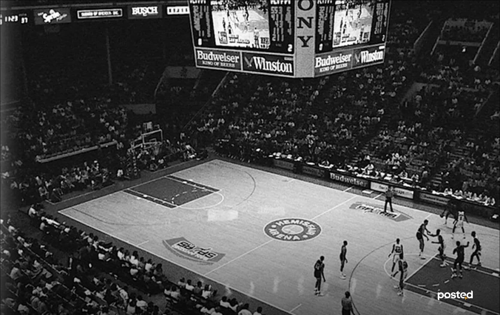 Тоглолт дундах “Kiss Cam” анх хэзээнээс яаж үүссэн бэ? нийтлэлийн зураг