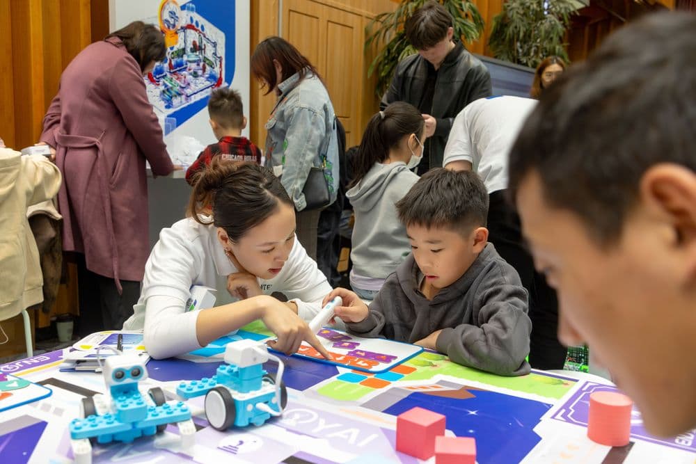 Б.Билгүүн: Би өвлийн амралтаараа Өвөрхангайд очиж роботын сургалтад суусан - нийтлэлийн зураг