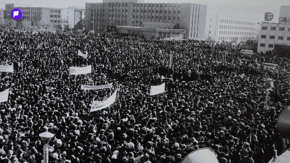 Үзэсгэлэнгийн танхимаас: Ардчиллыг бид хамтдаа авчирсан - нийтлэлийн зураг