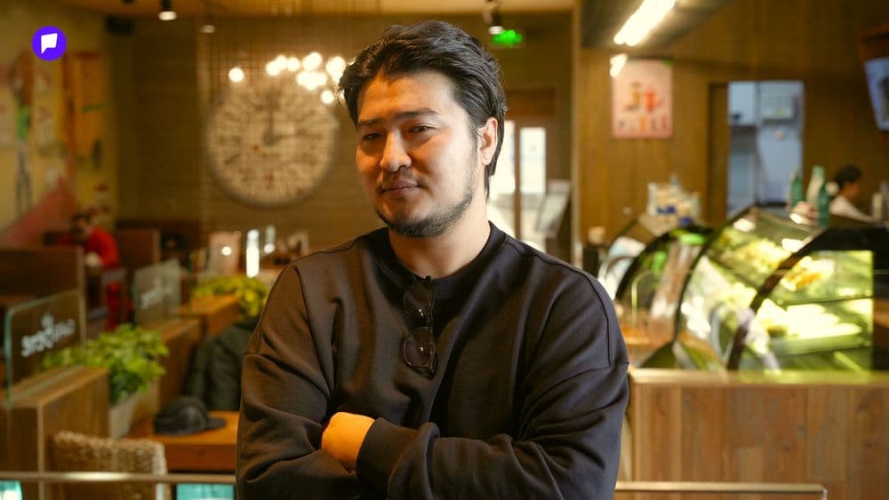 С.Чойдорж: Хат суусан орчуулагч болъё гэвэл хатуу хүтүүтэй сайн ноцолдоорой  - нийтлэлийн зураг