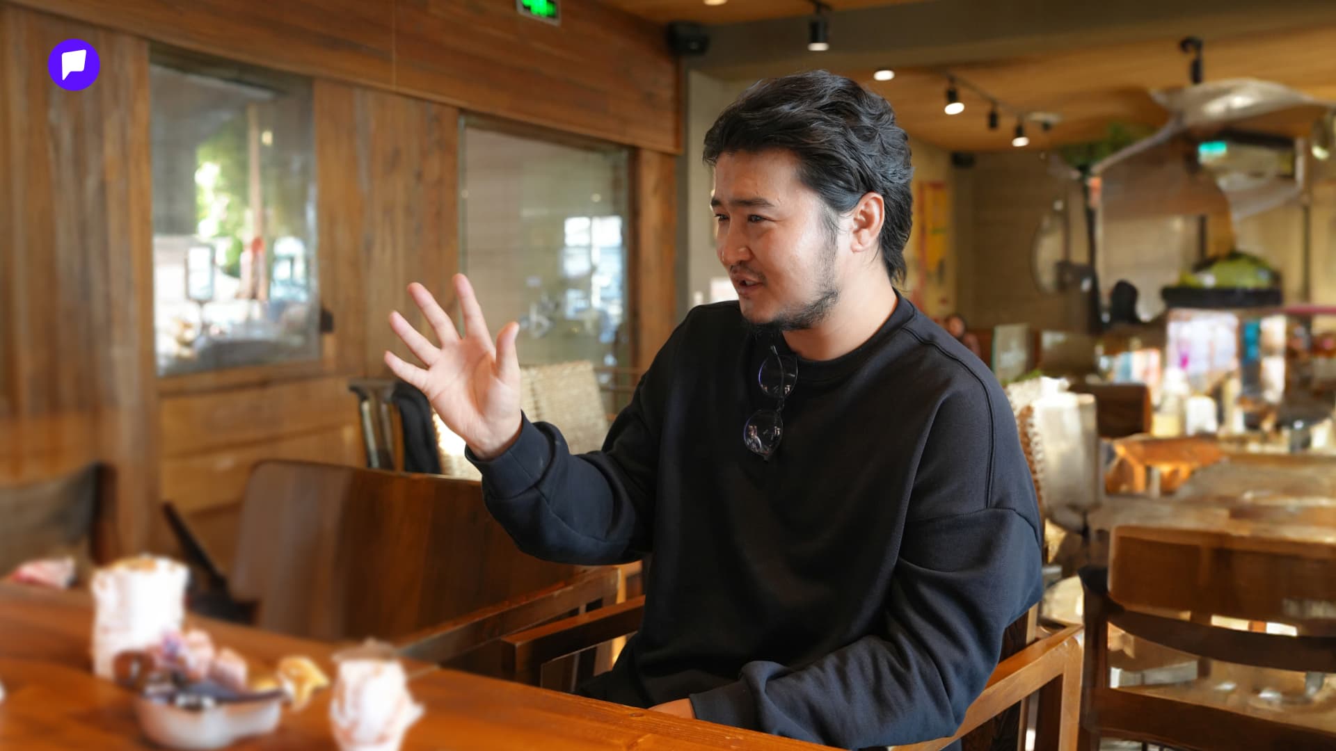 С.Чойдорж: Хат суусан орчуулагч болъё гэвэл хатуу хүтүүтэй сайн ноцолдоорой  нийтлэлийн зураг