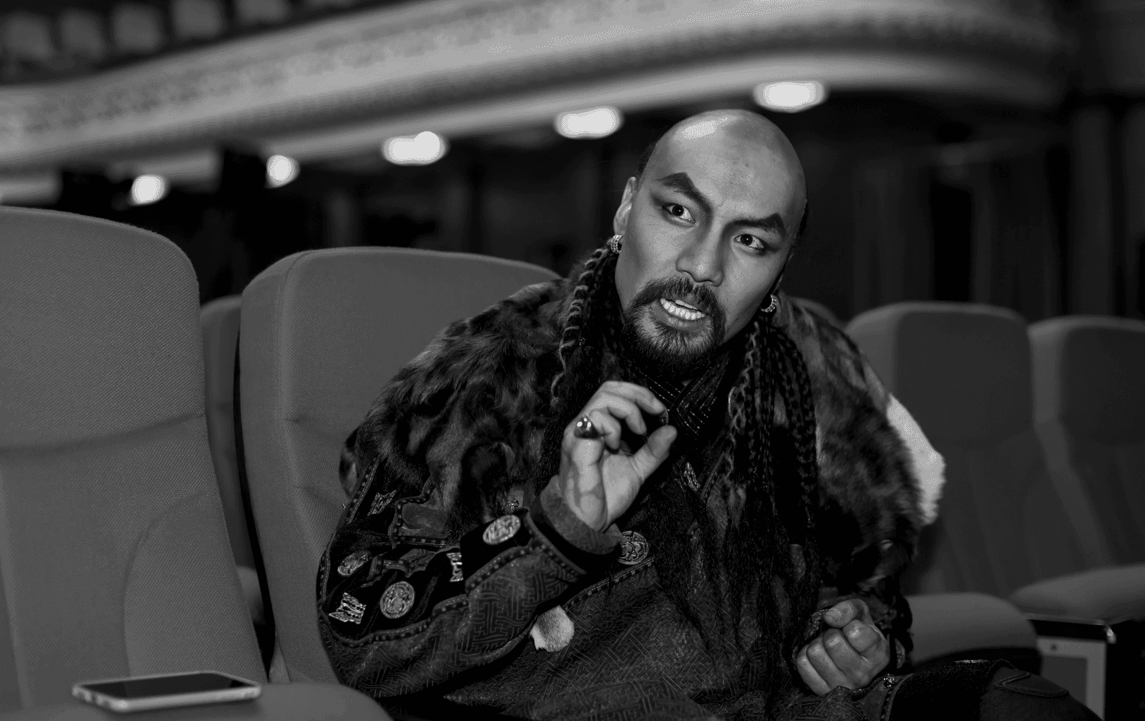 Б.ШИНЭБАЯР: Дурлахад төвлөрч, илүү их дурлаж амьдраарай   нийтлэлийн зураг