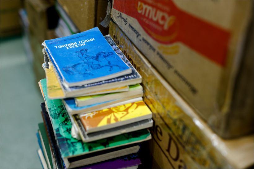 Ном “иддэг” хүн нийтлэлийн зураг