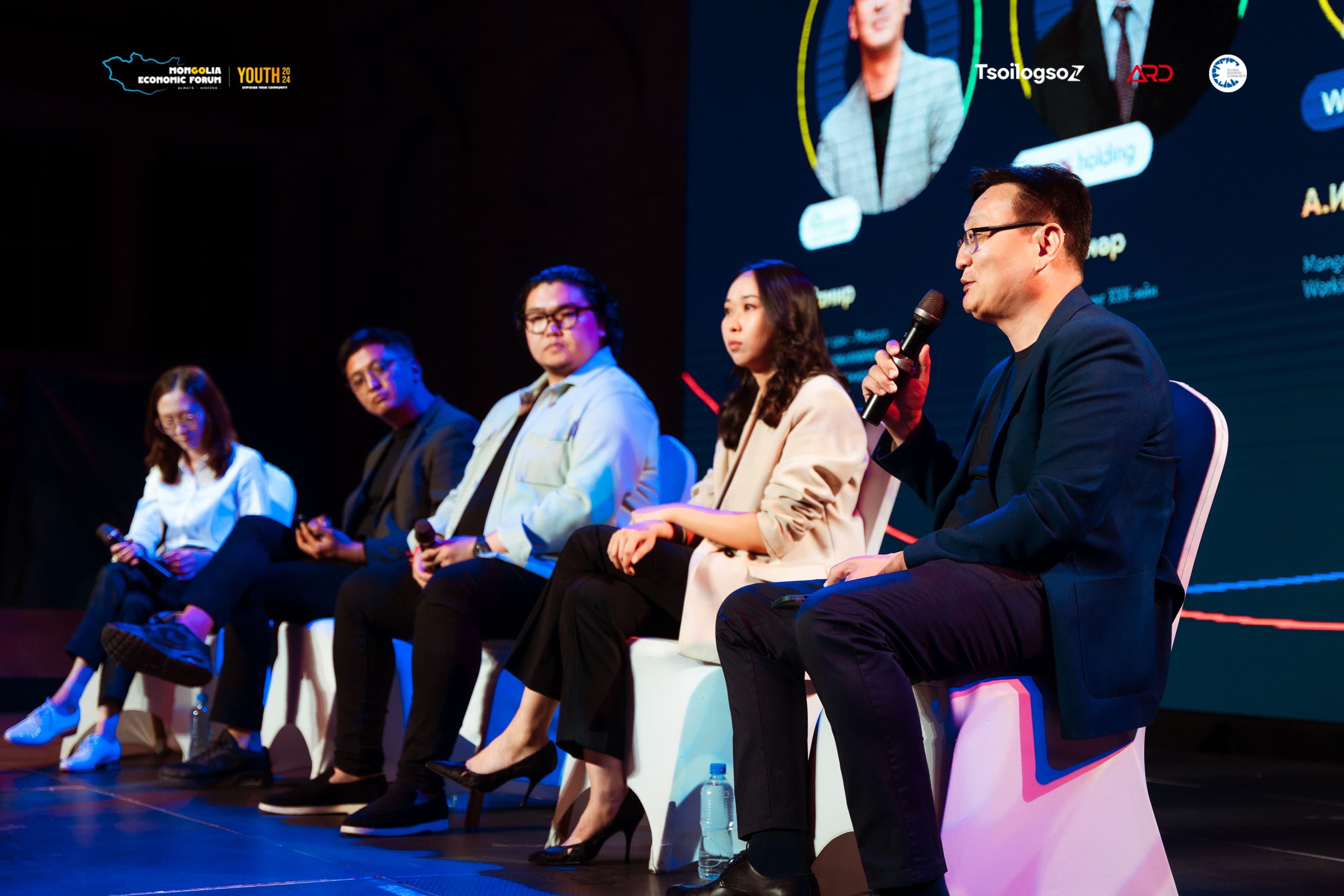 MEF Youth 2024: Шийдэл эрэлхийлж, оролцоогоо нэмэгдүүлсэн залуусын арга хэмжээг тоймлох нь нийтлэлийн зураг