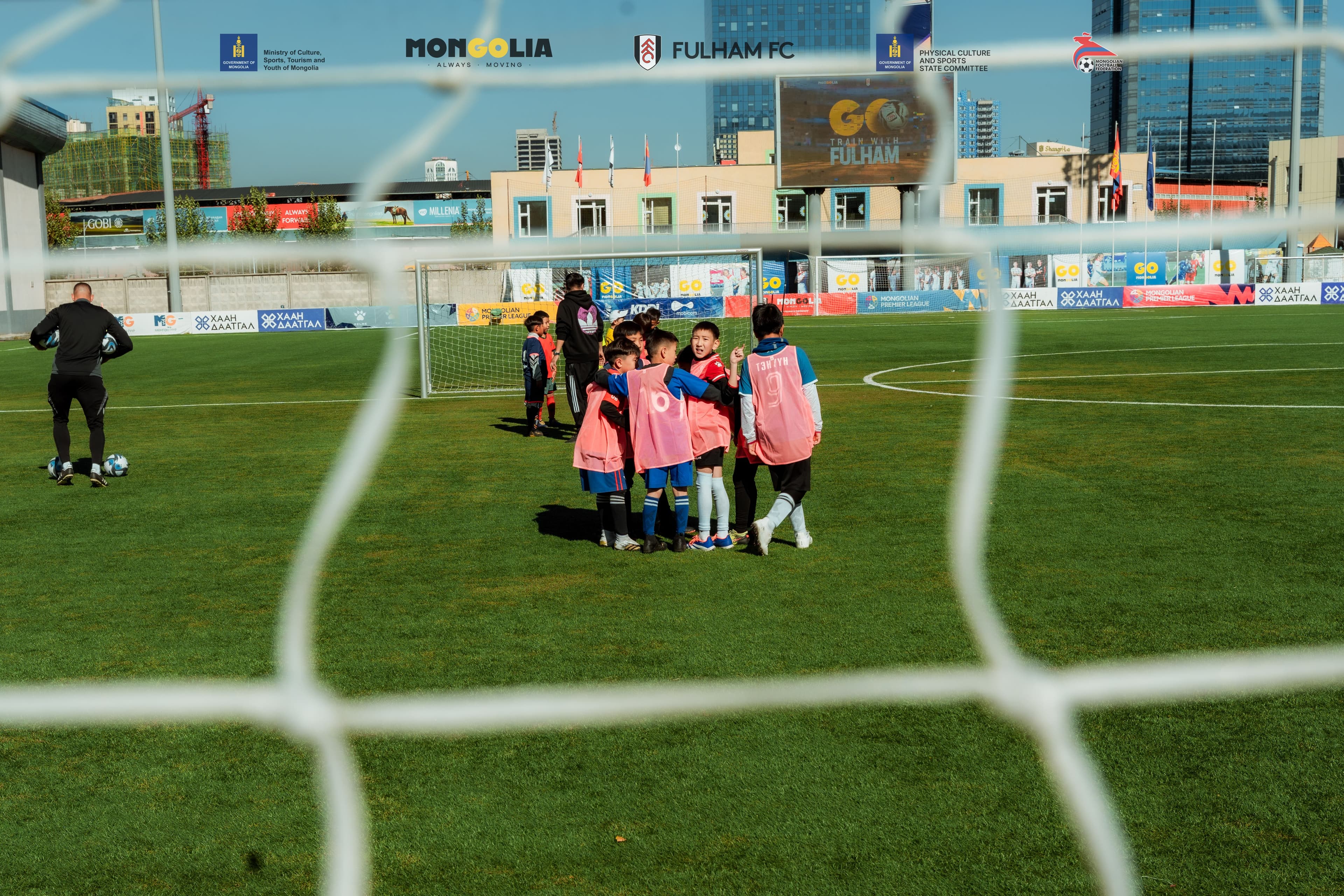 Fulham F.C.-ийн дасгалжуулагчид Монголд: Ирээдүйн хөл бөмбөгийн оддыг хайж байна! нийтлэлийн зураг