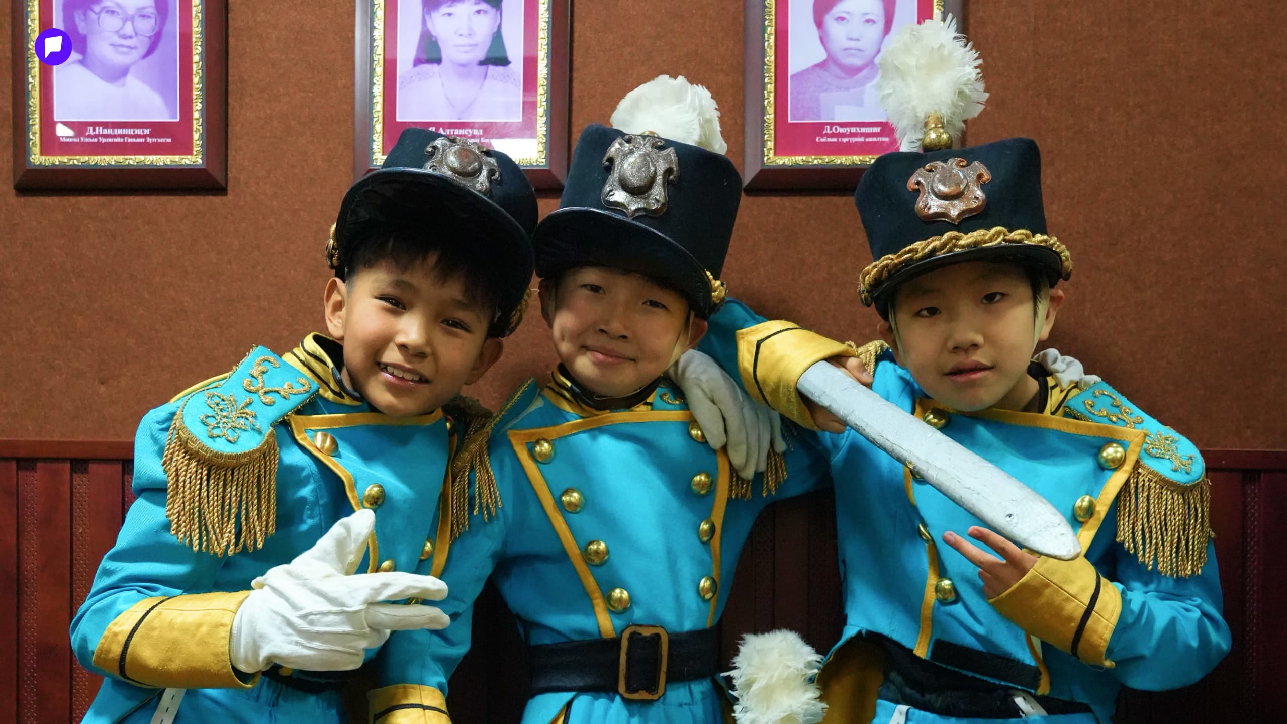 Бяцхан уран бүтээлчдийн мөрөөдөл биелэх мөч “Цөмөөхэй” нийтлэлийн зураг