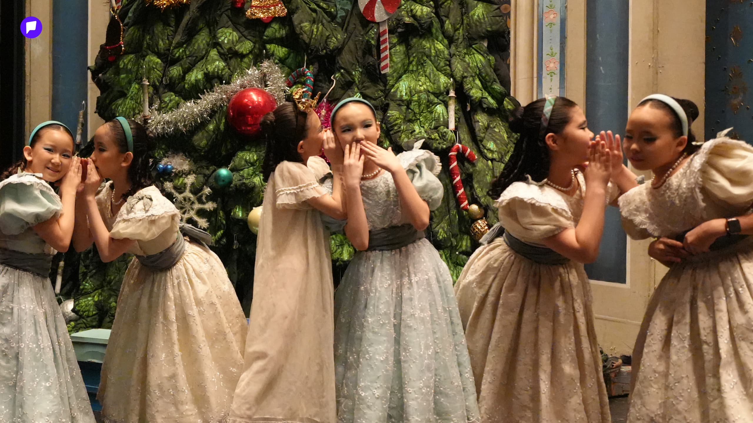 Бяцхан уран бүтээлчдийн мөрөөдөл биелэх мөч “Цөмөөхэй” нийтлэлийн зураг