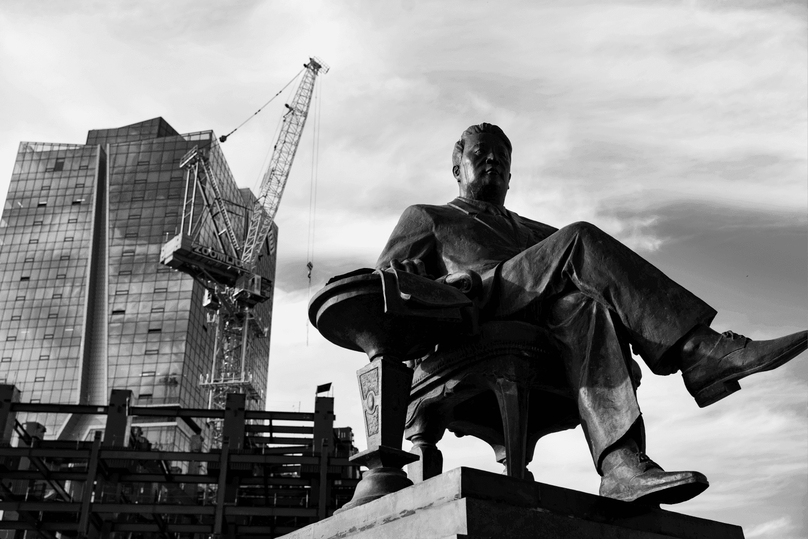 Фото сурвалжилга: Хөшөө дурсгал нийтлэлийн зураг