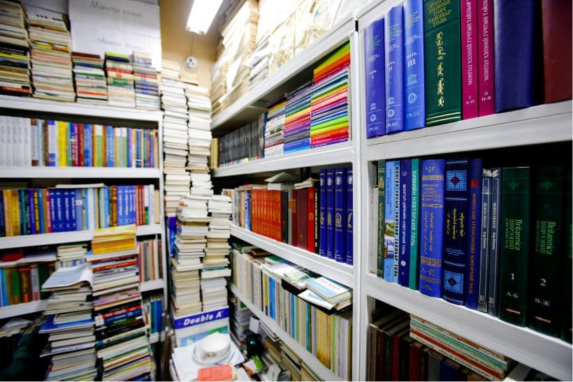 Ном “иддэг” хүн нийтлэлийн зураг