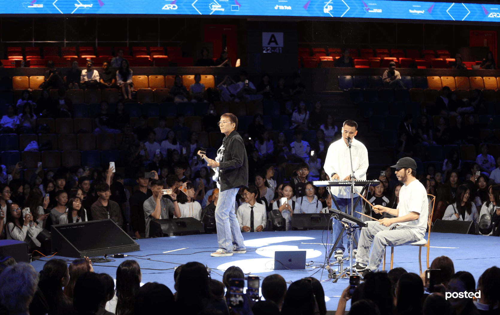 MEF Youth 2025 арга хэмжээ уран бүтээлчдийн тоглолтоор өндөрлөлөө нийтлэлийн зураг