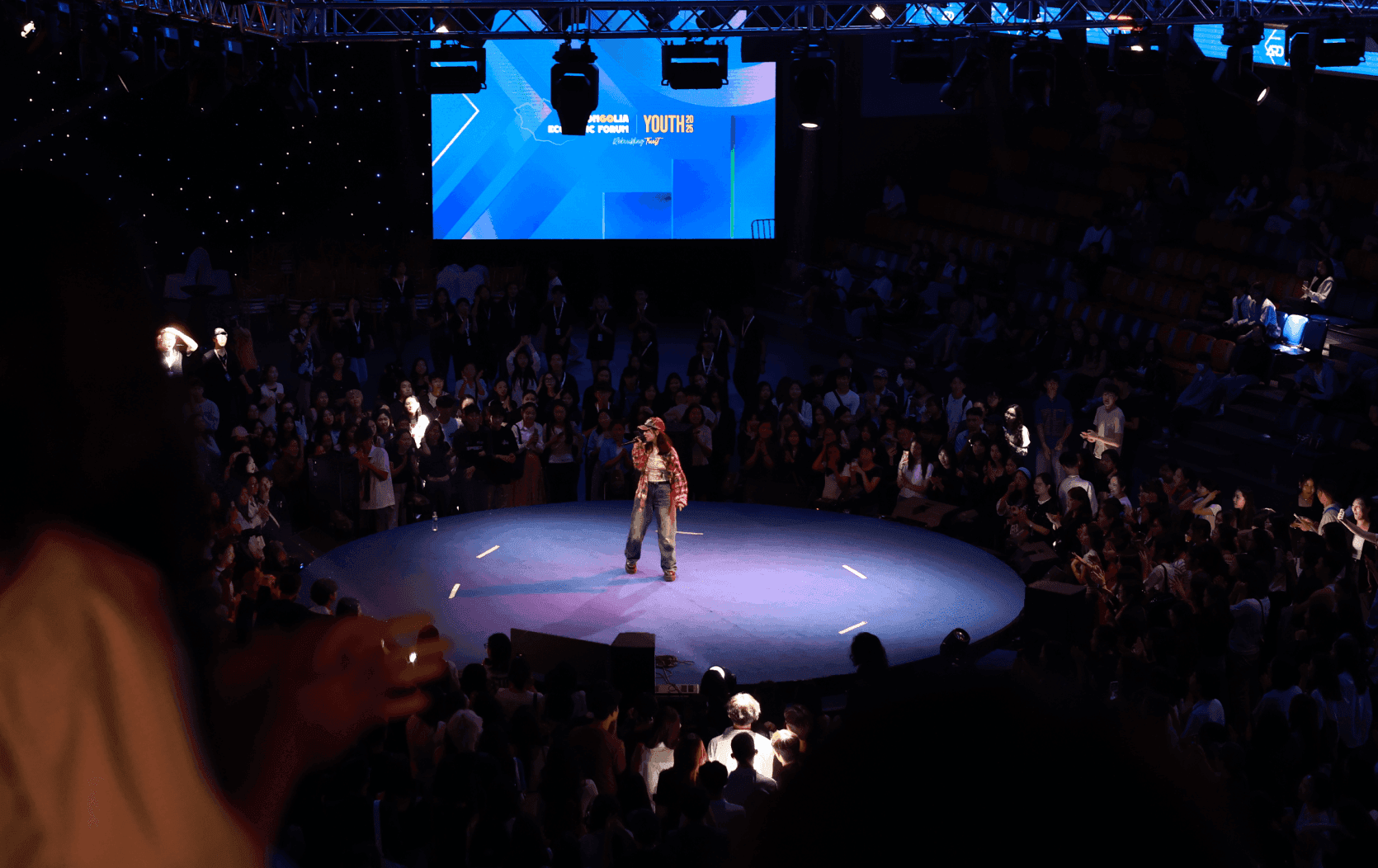 MEF Youth 2025 арга хэмжээ уран бүтээлчдийн тоглолтоор өндөрлөлөө нийтлэлийн зураг