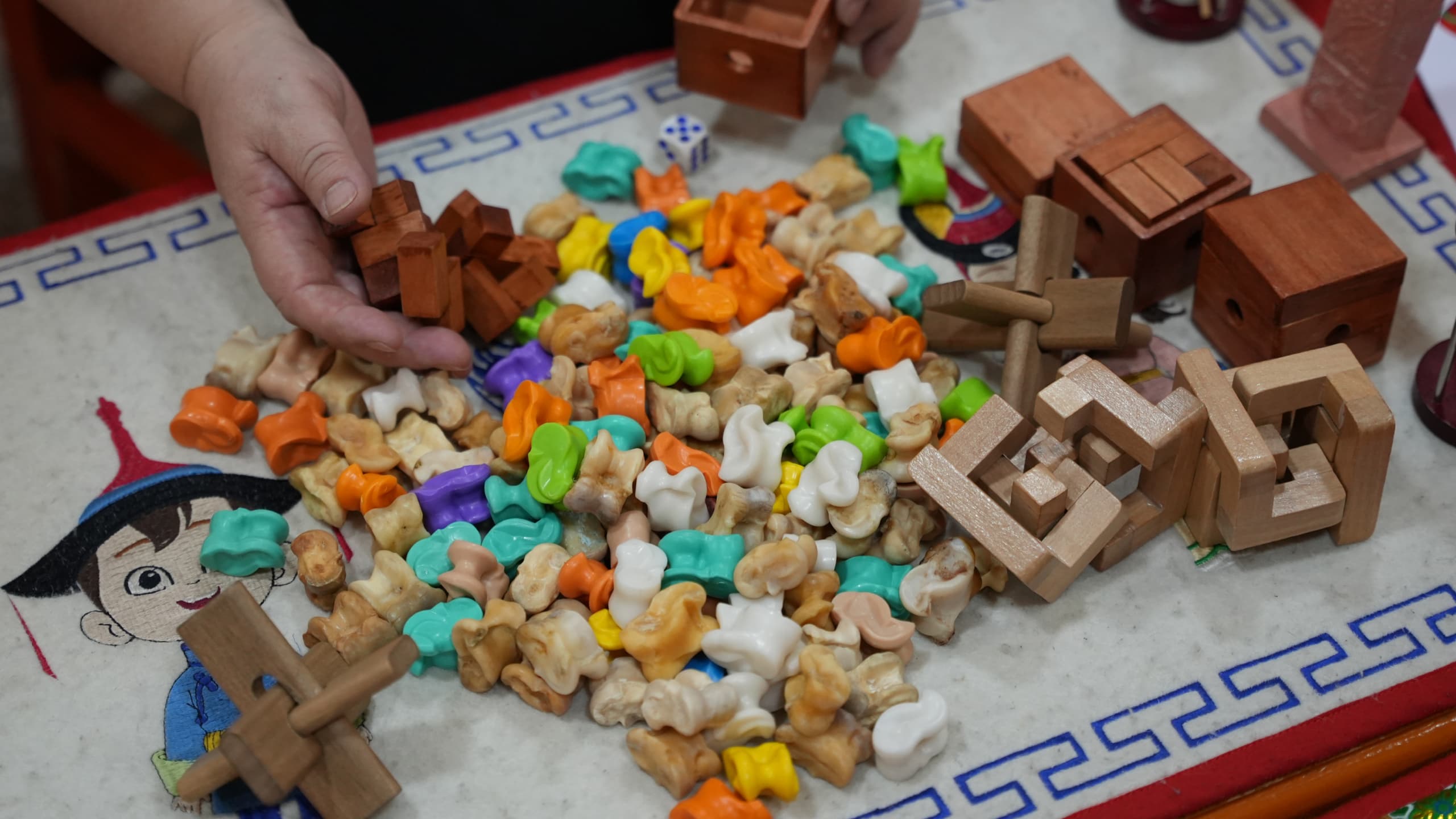 “Брайл болон дохионы хэлтэй тайлбар нь мэдээллийн хүртээмжийг нэмэгдүүлж байна” нийтлэлийн зураг