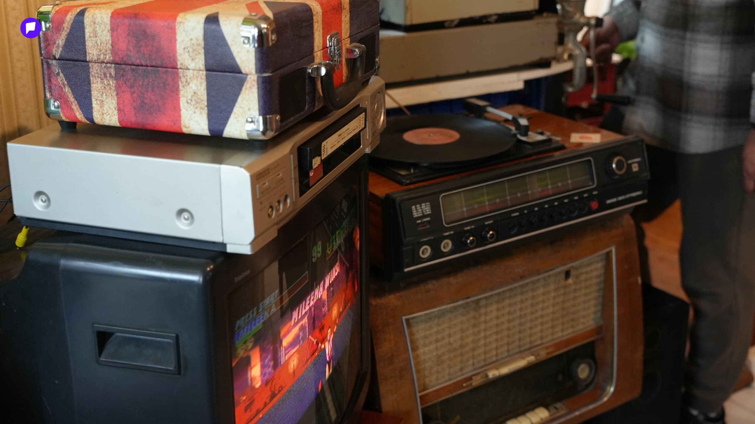 Coffee shop Hunting: Мартагдсан дурсамжаа үнэртэж, барьж үзэн, мэдэрч болох амьд “галерей” нийтлэлийн зураг