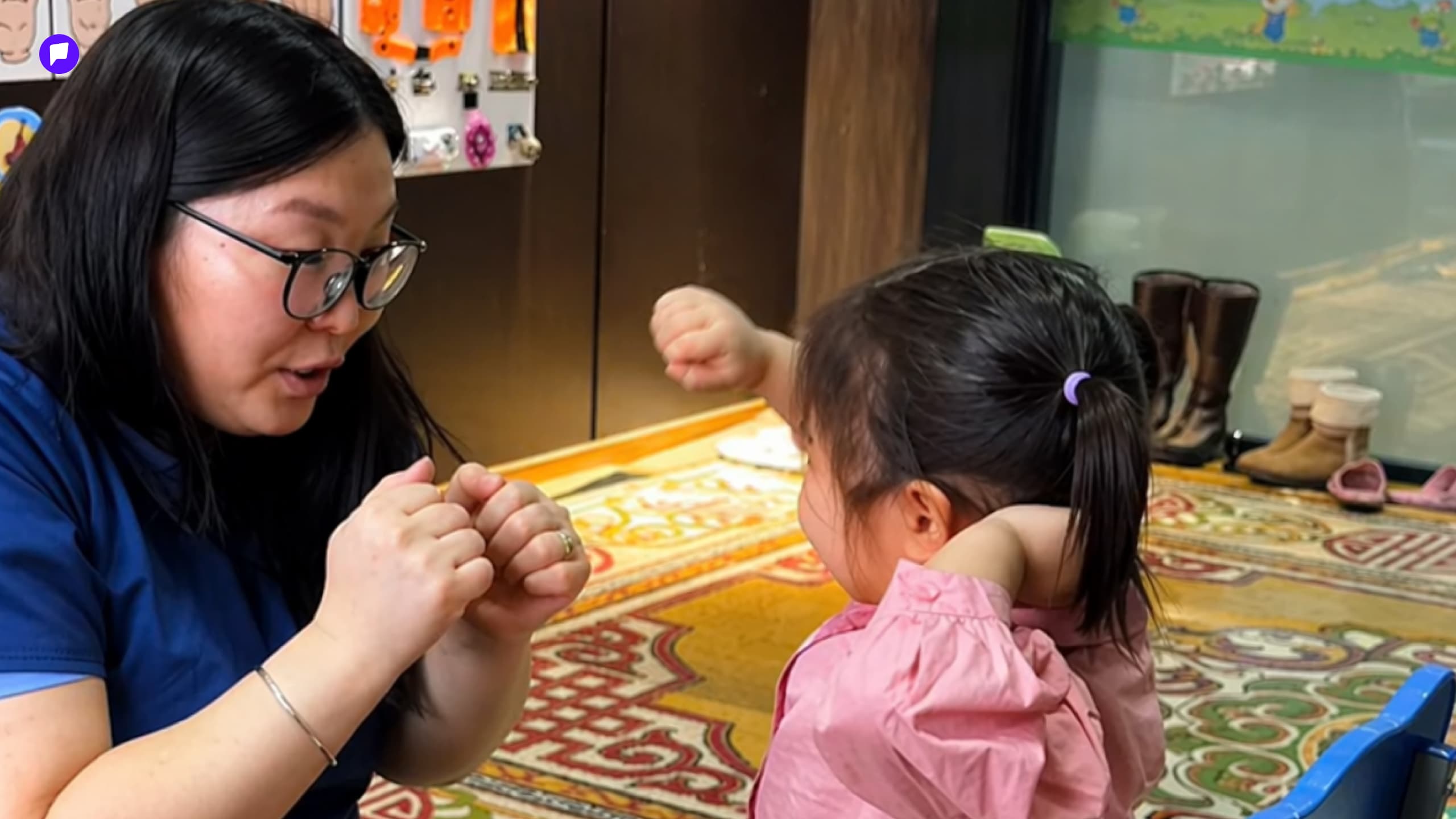 “Дэлгэцийн хэрэглээ хүүхдийн хэл ярианы хөгжилд сөргөөр нөлөөлдөг”  нийтлэлийн зураг