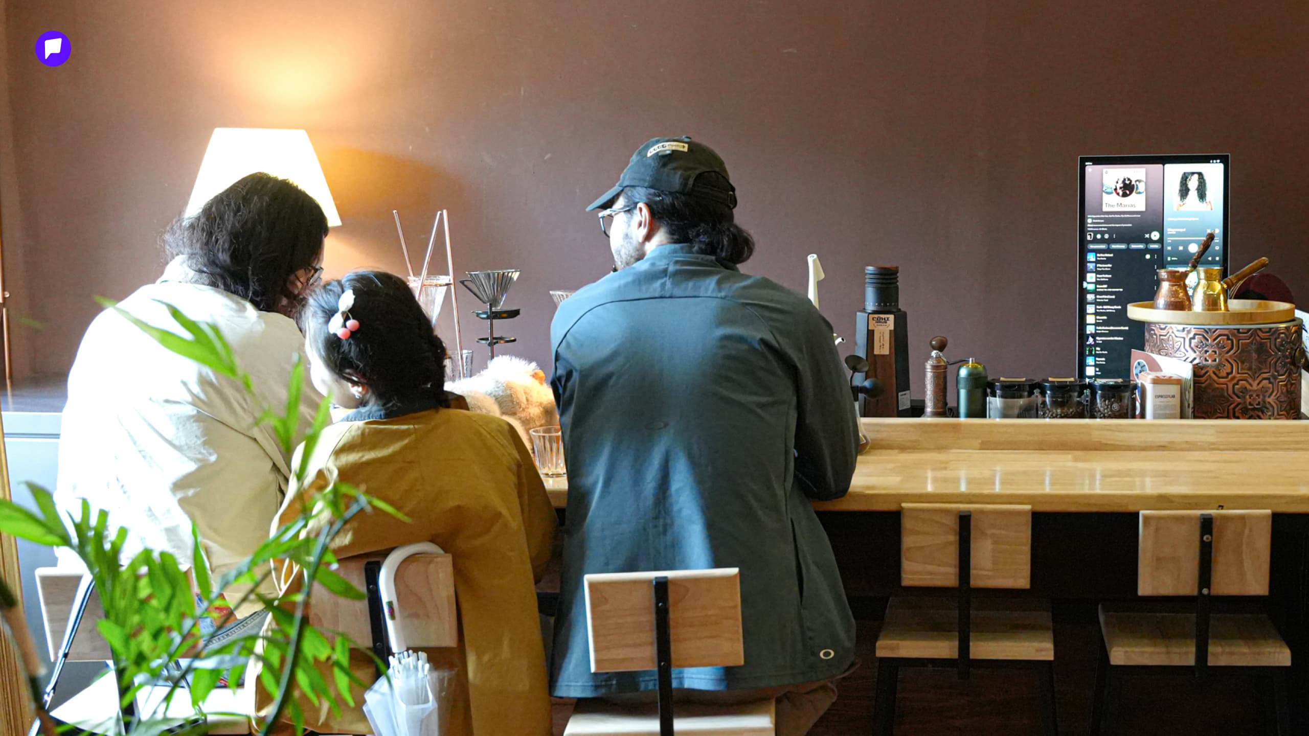 Coffee shop hunting: Кофе бүрээ гараар нэрдэг Cohi Haus нийтлэлийн зураг
