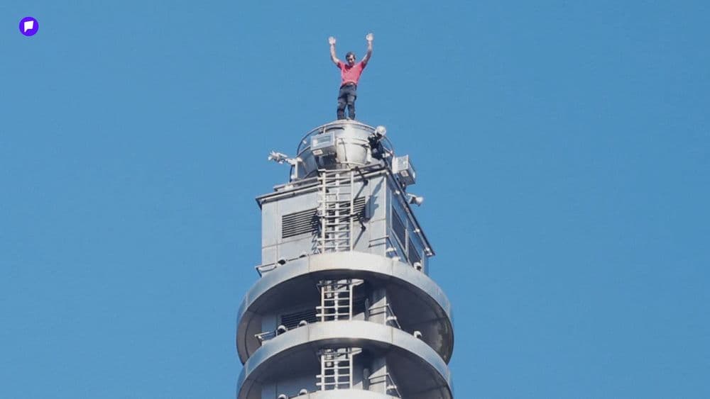 АНУ-ын хаданд авирагч Алекс Хоннолд Тайванийн хамгийн өндөр барилгад олсгүй авирчээ - нийтлэлийн зураг