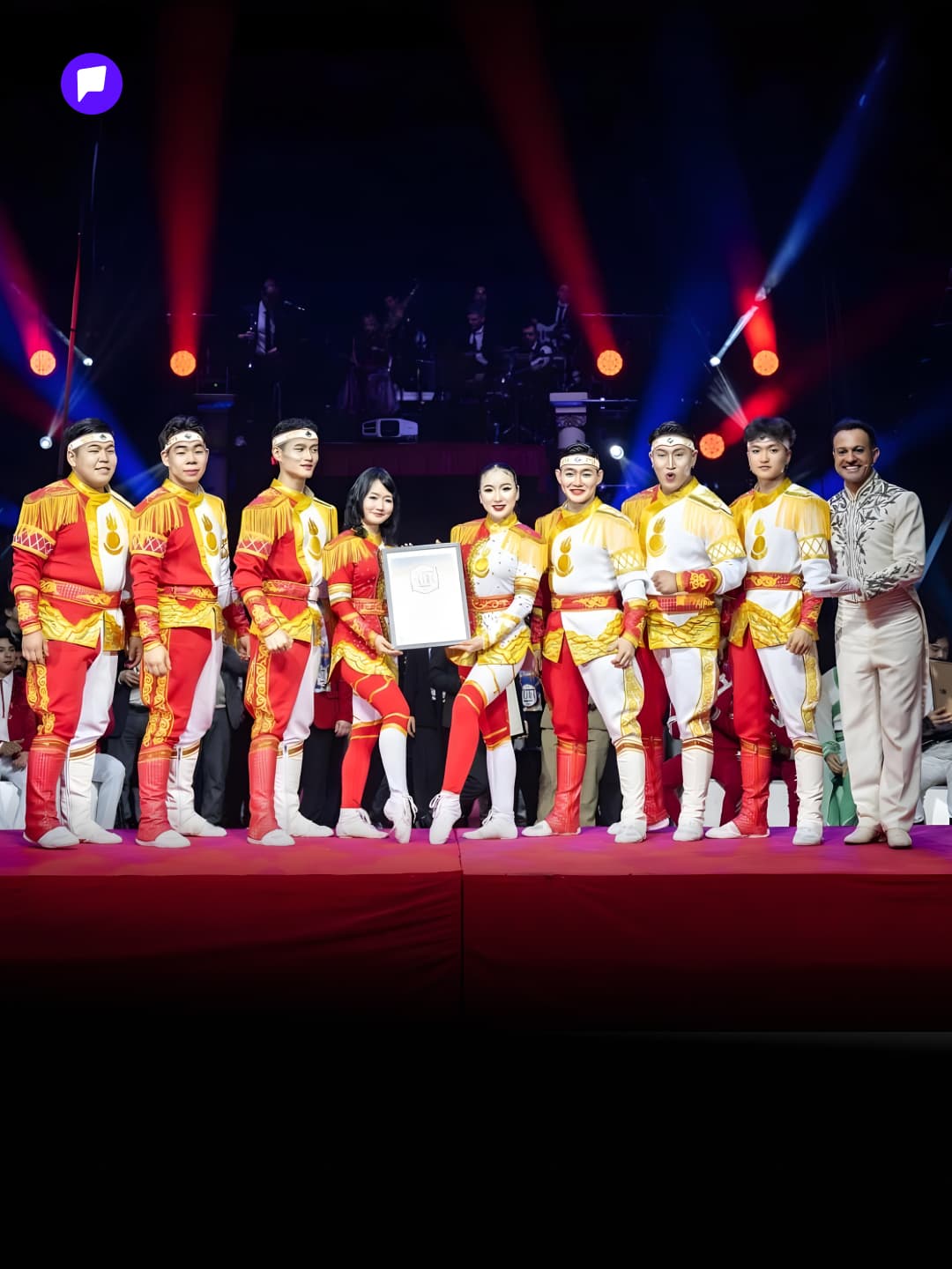 Монголын Зола Брос циркийн “Тэнгри” хамтлаг олон улсын циркчдийн наадмаас мөнгөн цом хүртжээ - нийтлэлийн зураг (гар утасны хувилбар)