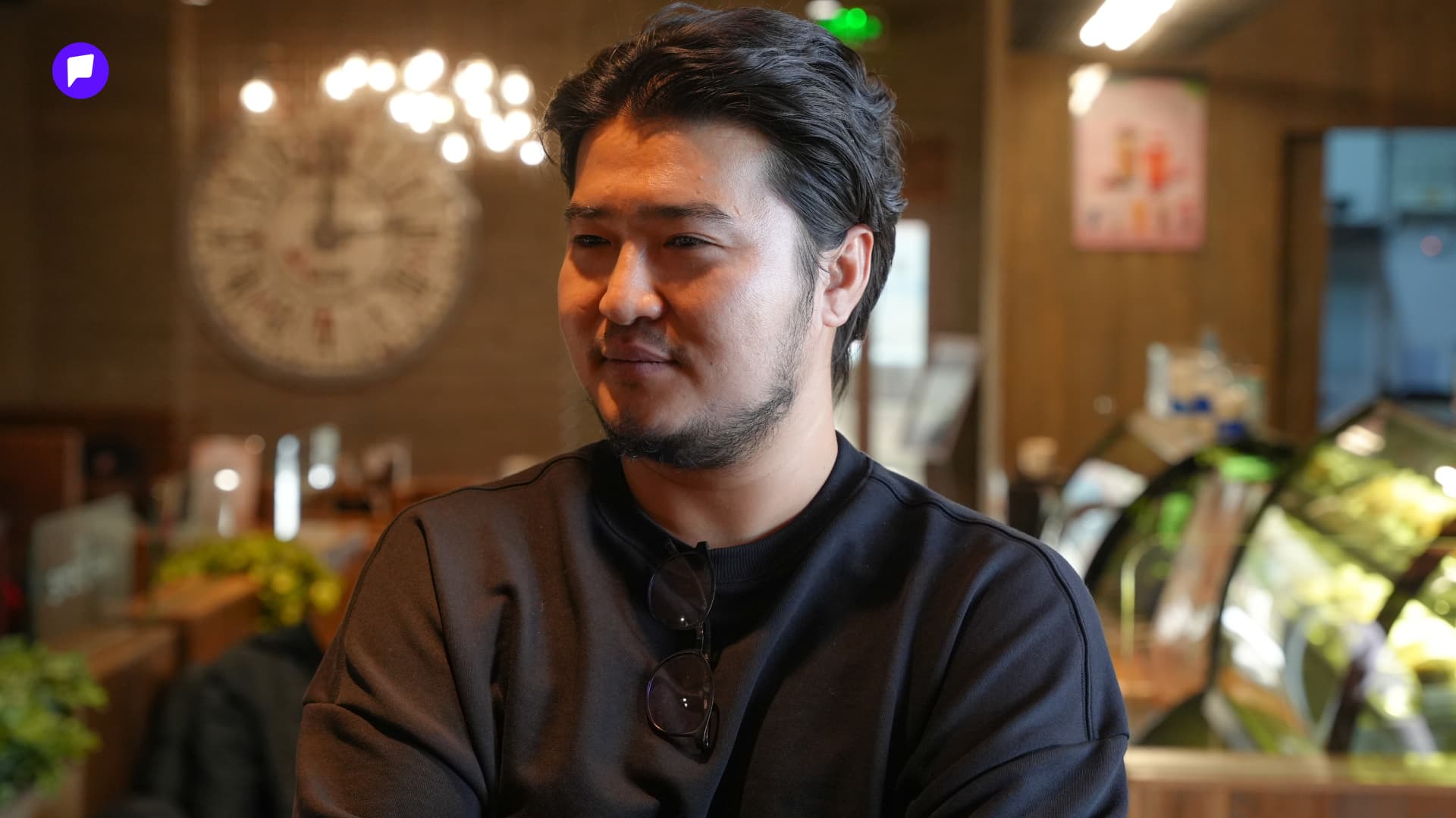 С.Чойдорж: Хат суусан орчуулагч болъё гэвэл хатуу хүтүүтэй сайн ноцолдоорой  нийтлэлийн зураг