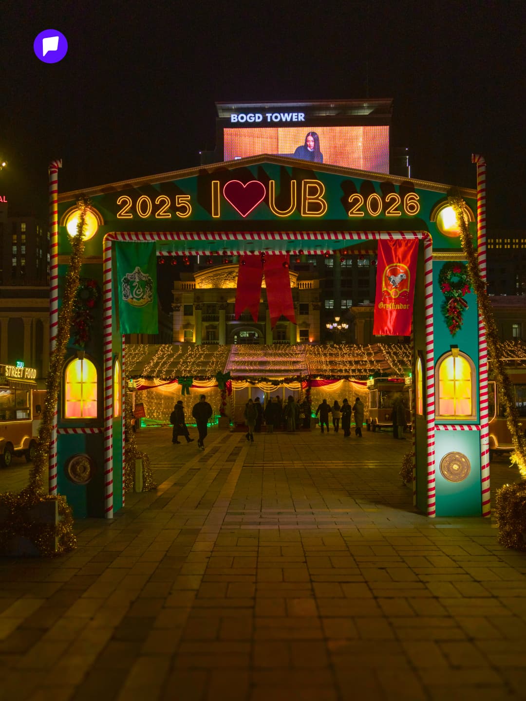 Сүхбаатарын талбайд зул сарын баярын үзэсгэлэн худалдаа зохион байгуулагдаж байна - нийтлэлийн зураг (гар утасны хувилбар)