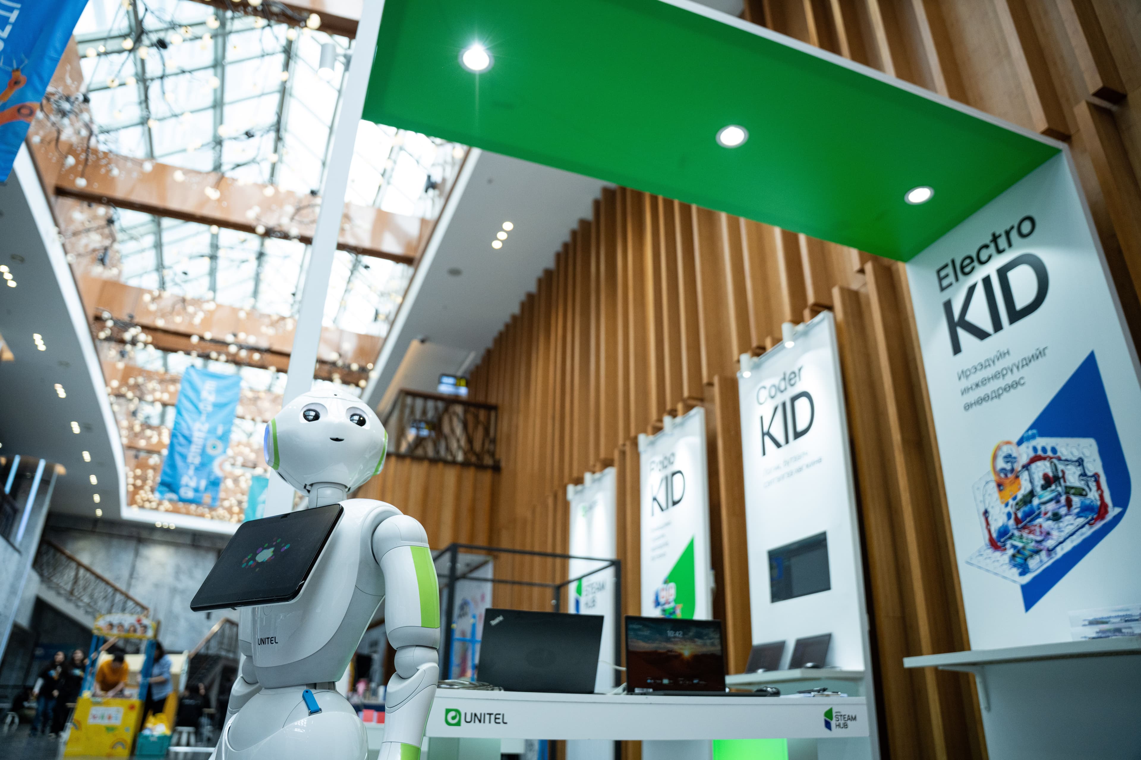 Б.Билгүүн: Би өвлийн амралтаараа Өвөрхангайд очиж роботын сургалтад суусан нийтлэлийн зураг