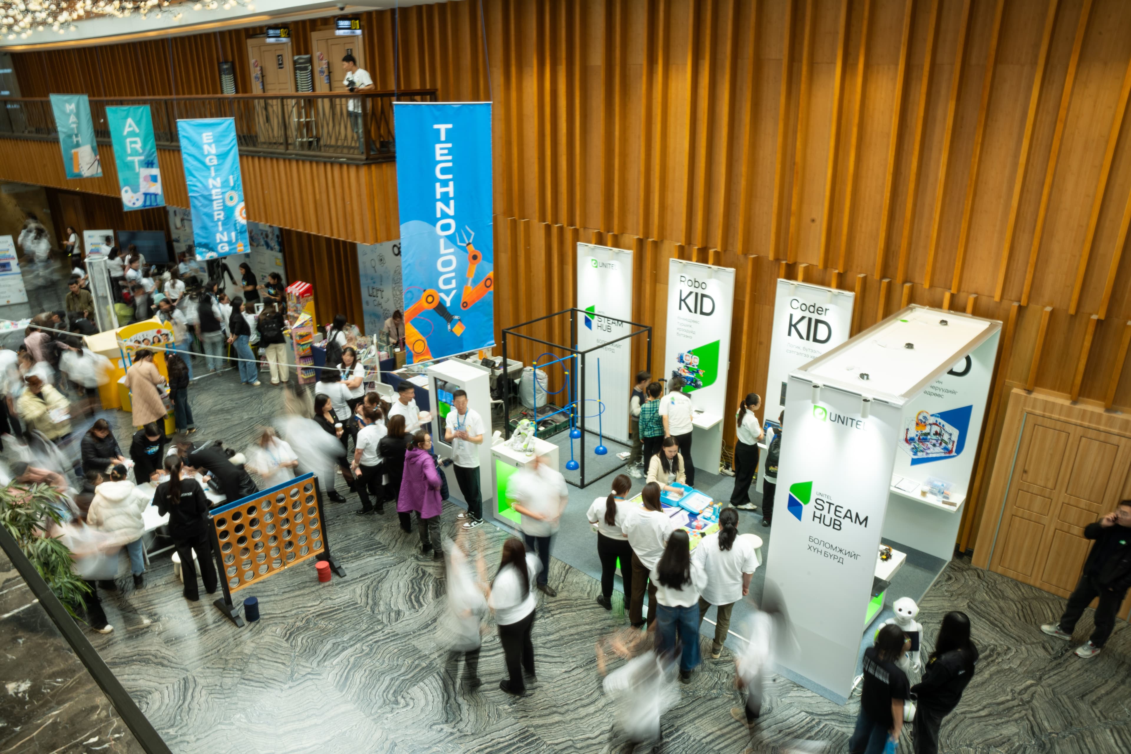 Б.Билгүүн: Би өвлийн амралтаараа Өвөрхангайд очиж роботын сургалтад суусан нийтлэлийн зураг