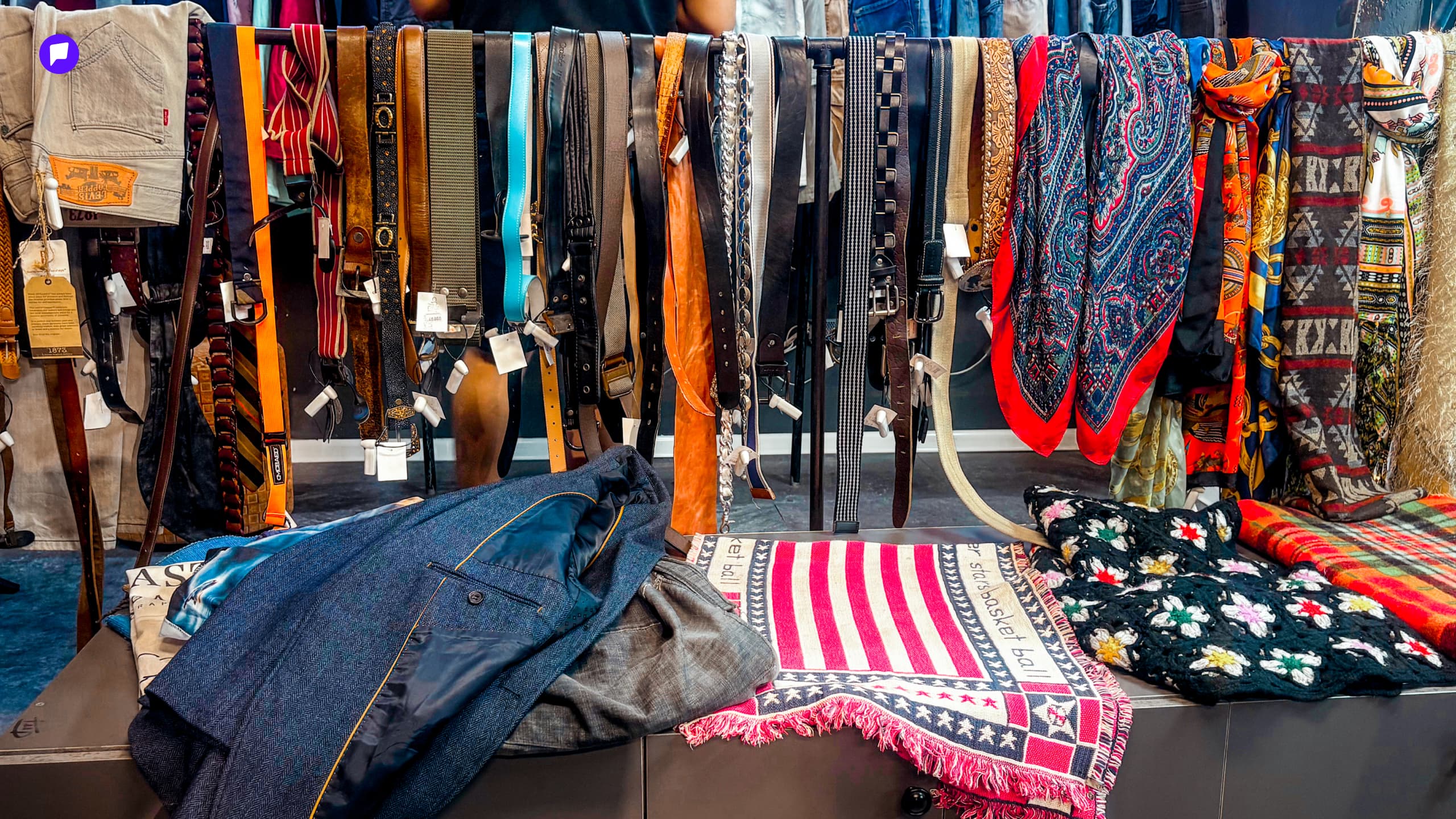Thrift shop hunting: Ахин олдохгүй ховор, чамин загвараар дүүрэн Соёл erdene нийтлэлийн зураг
