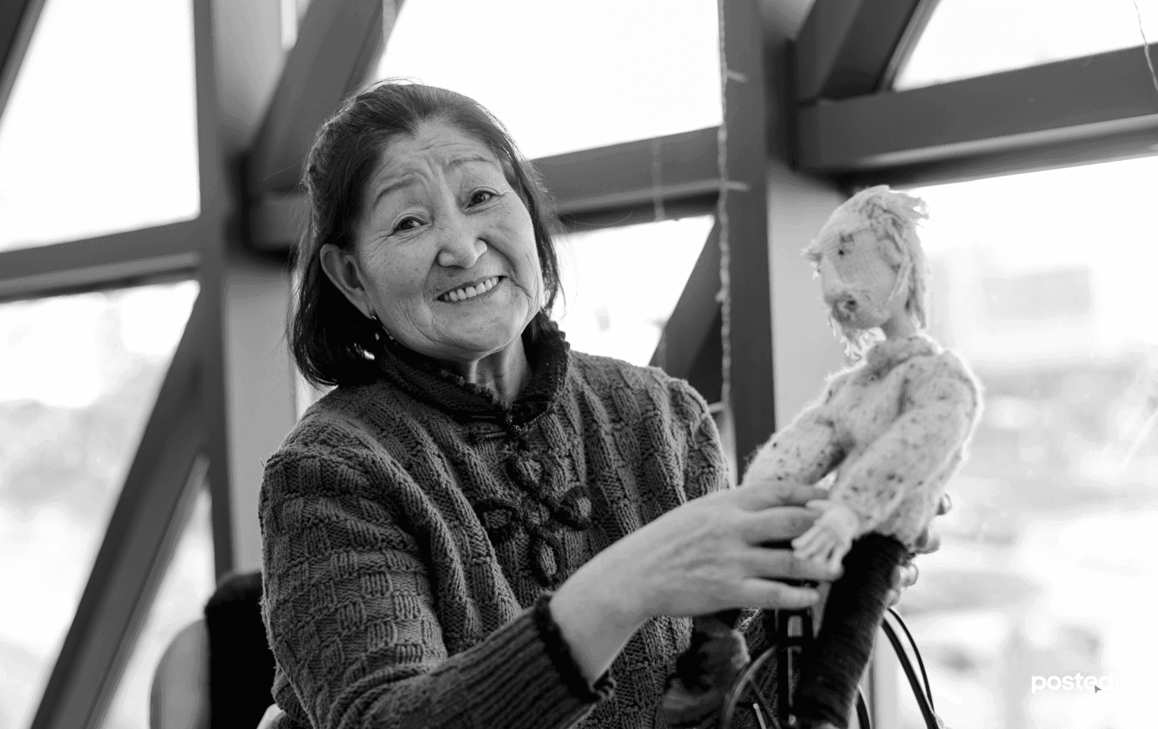 Д.Нина: Амьдралынхаа ихэнх цагийг утсаа маажаад өнгөрүүлчихвэл дэндүү харамсалтайяа нийтлэлийн зураг