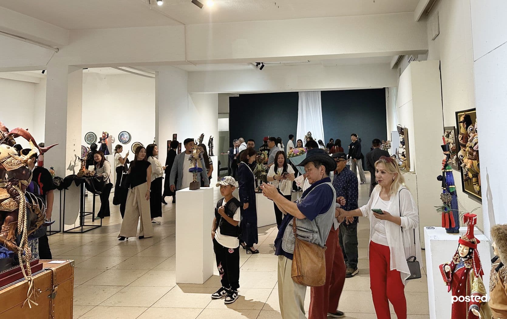 “Монголын хүүхэлдэйн уран бүтээлчдийн анхдугаар нэгдсэн үзэсгэлэн” нээлтээ хийлээ нийтлэлийн зураг