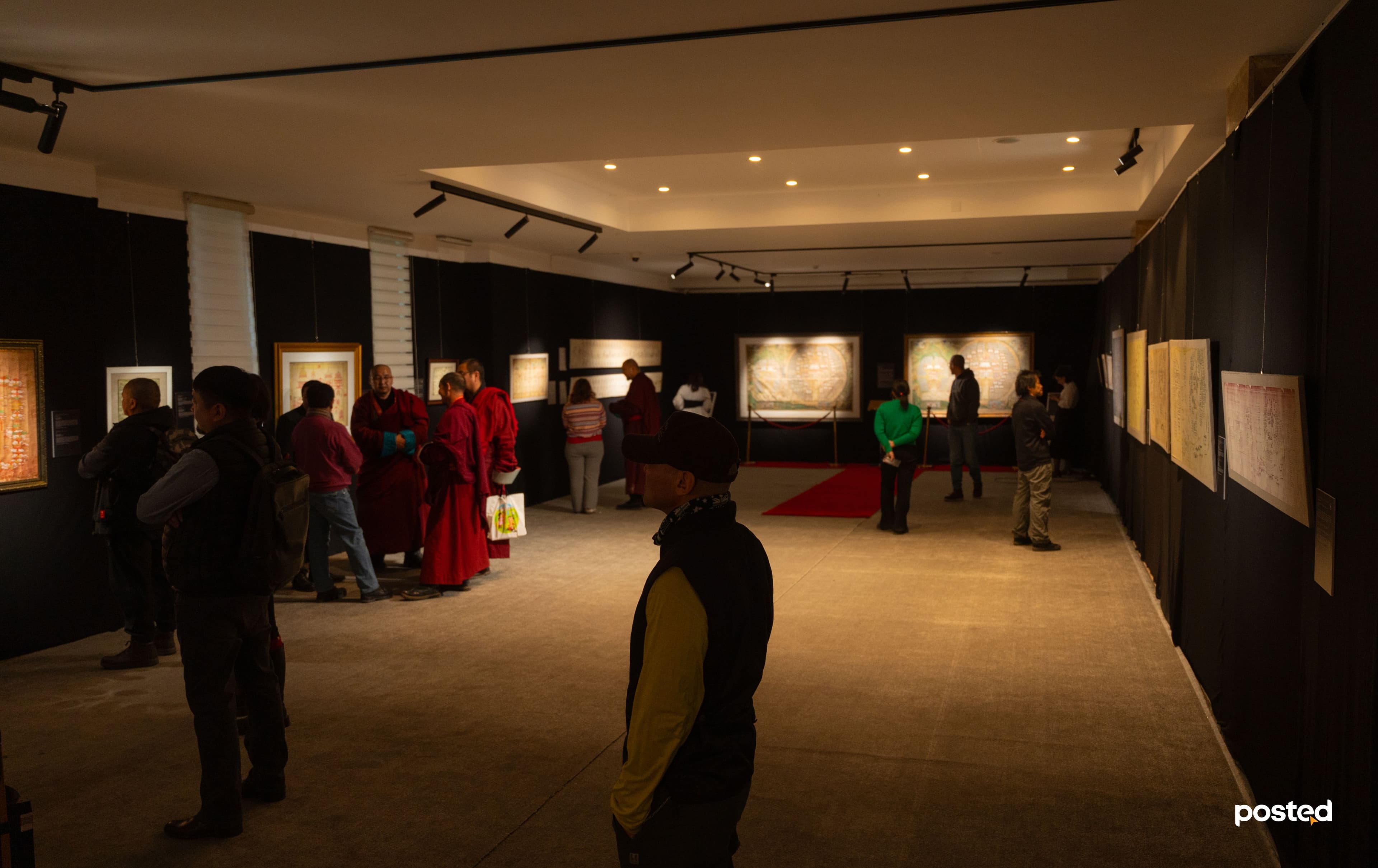 Улаанбаатар хотын агаараар амьсгалж, усаар нь ундаалж буй хүн бүрийн заавал үзэх үзэсгэлэн нийтлэлийн зураг