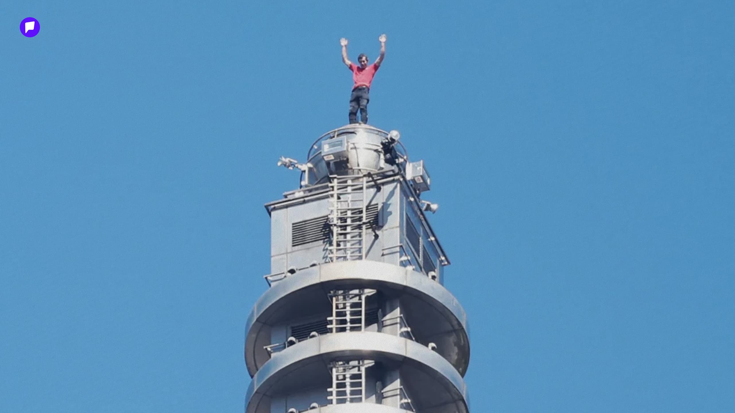 АНУ-ын хаданд авирагч Алекс Хоннолд Тайванийн хамгийн өндөр барилгад олсгүй авирчээ - нийтлэлийн зураг