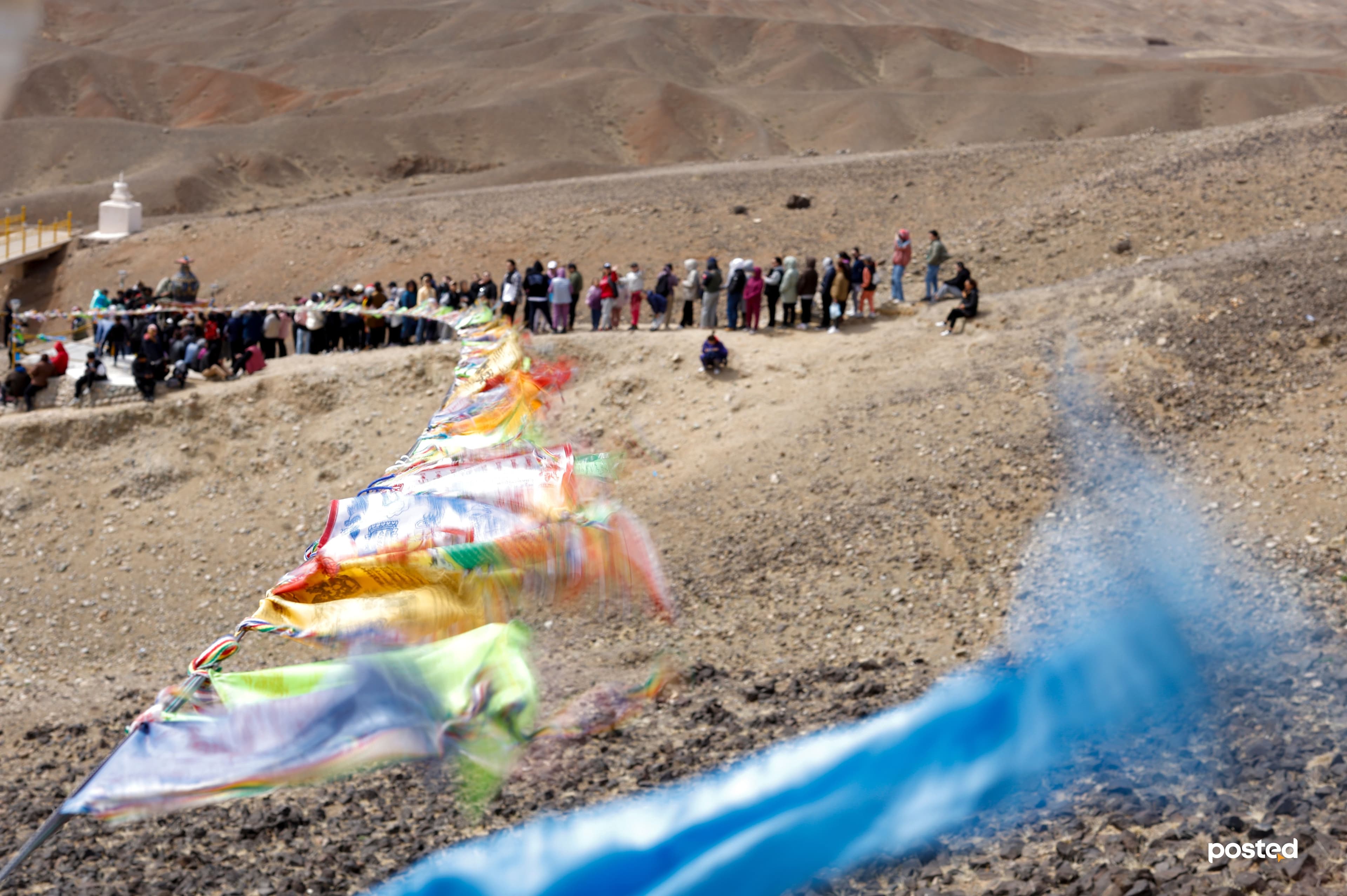“Энерги дамжуулж байна аа!” фото сурвалжилга нийтлэлийн зураг