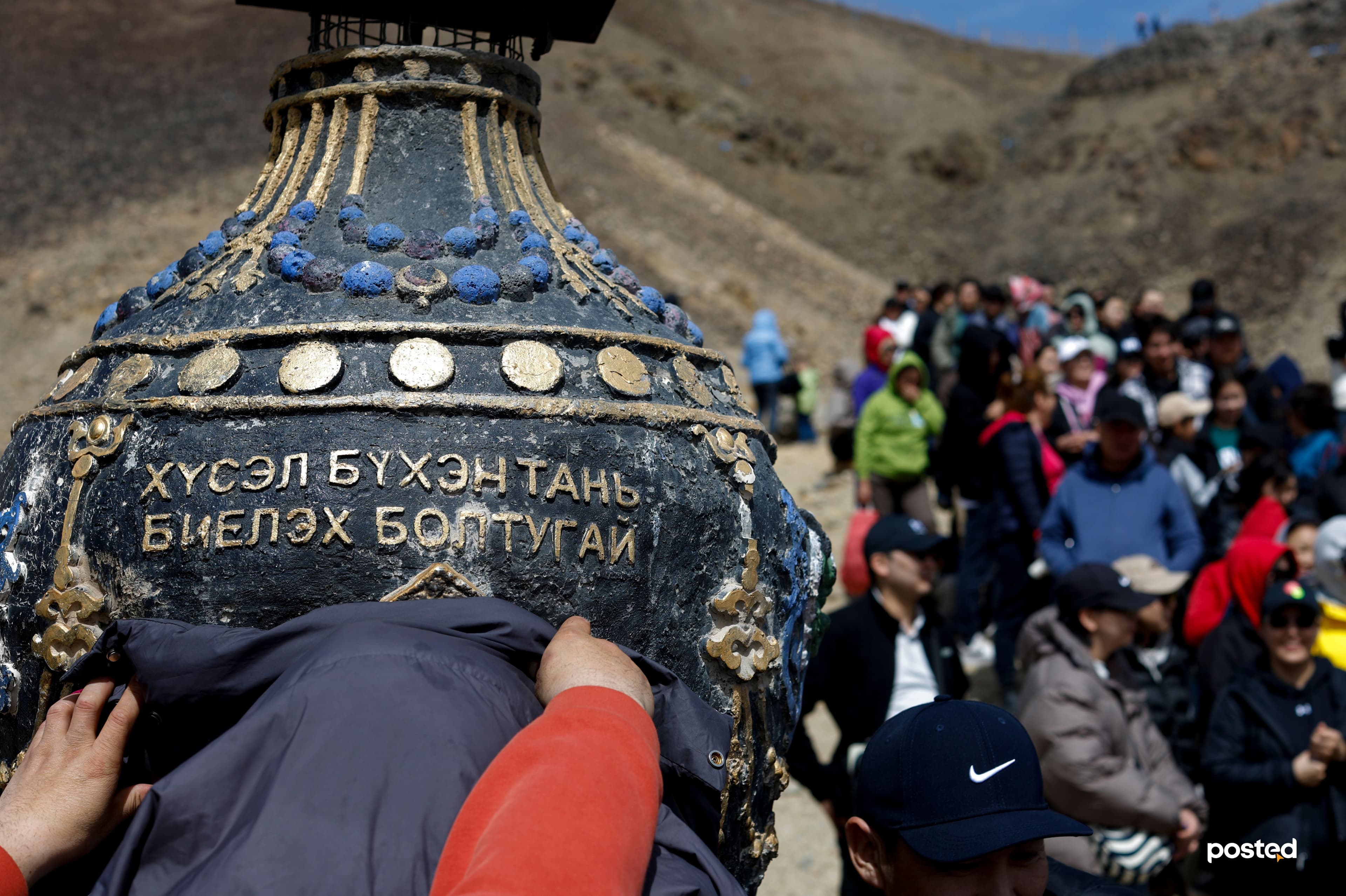 “Энерги дамжуулж байна аа!” фото сурвалжилга нийтлэлийн зураг