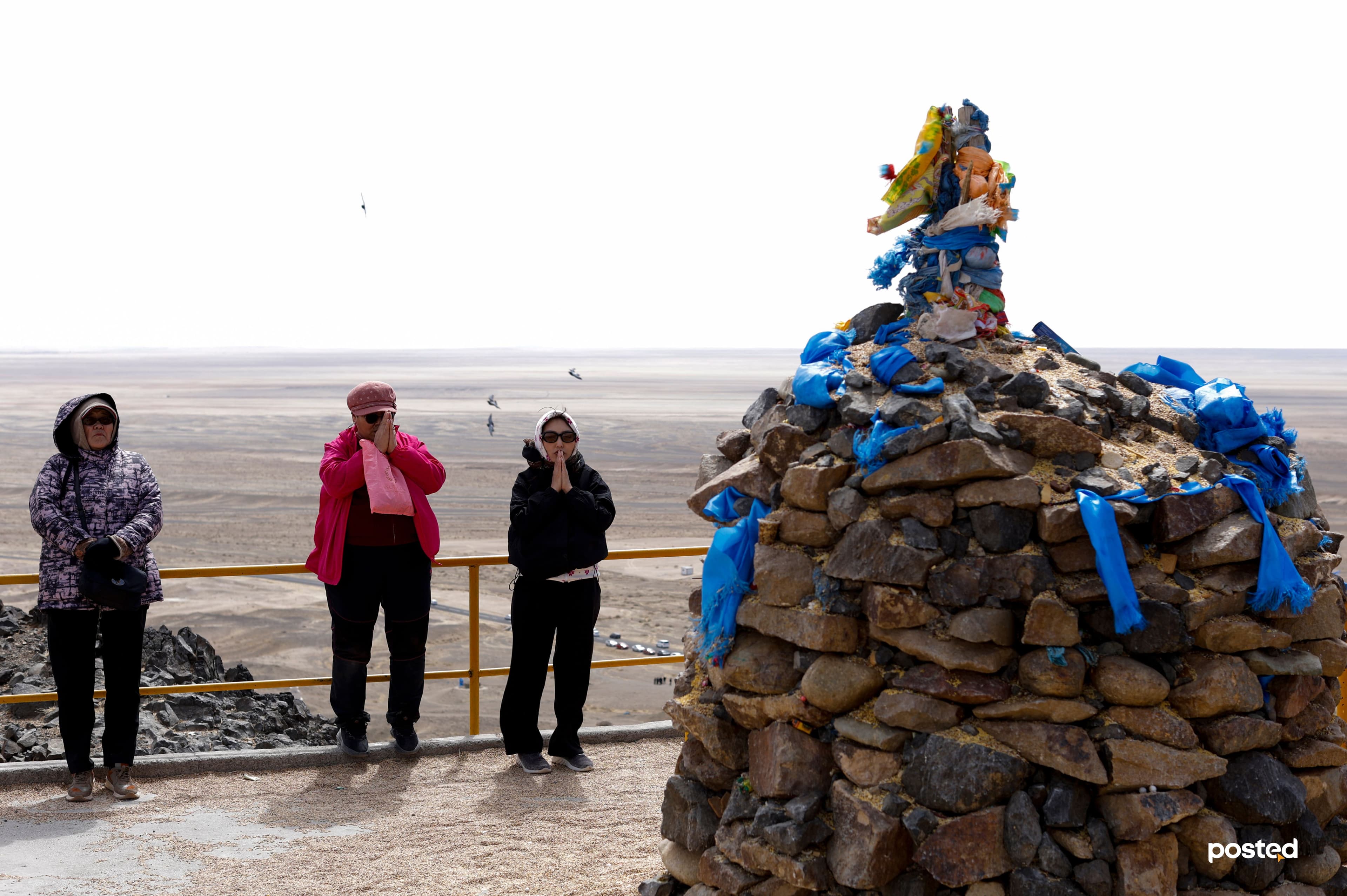 “Энерги дамжуулж байна аа!” фото сурвалжилга нийтлэлийн зураг