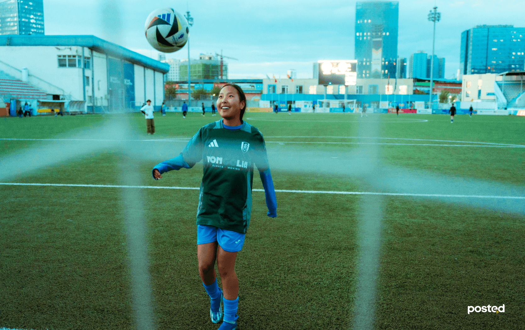 Н.МАРГАД: Охид ч бас хөл бөмбөг тоглож чаддаг гэдгийг харуулахыг хүсдэг нийтлэлийн зураг