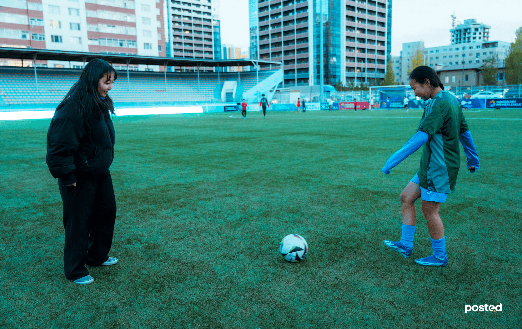 Н.МАРГАД: Охид ч бас хөл бөмбөг тоглож чаддаг гэдгийг харуулахыг хүсдэг нийтлэлийн зураг