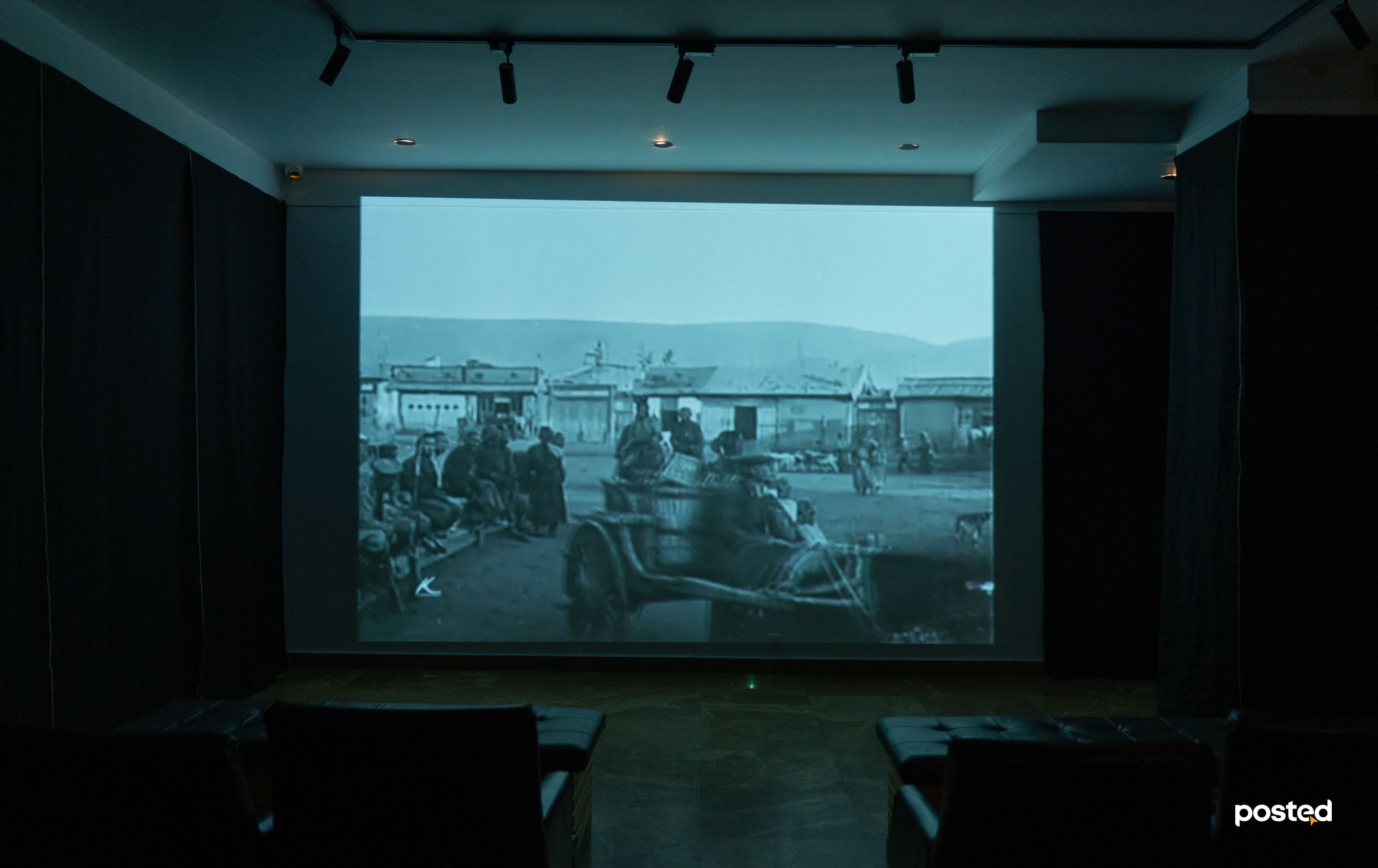 Улаанбаатар хотын агаараар амьсгалж, усаар нь ундаалж буй хүн бүрийн заавал үзэх үзэсгэлэн нийтлэлийн зураг