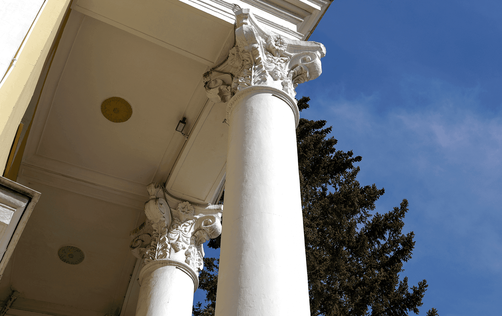 МИНИЙ ДОШ: Их сургуулийн гудамж нийтлэлийн зураг