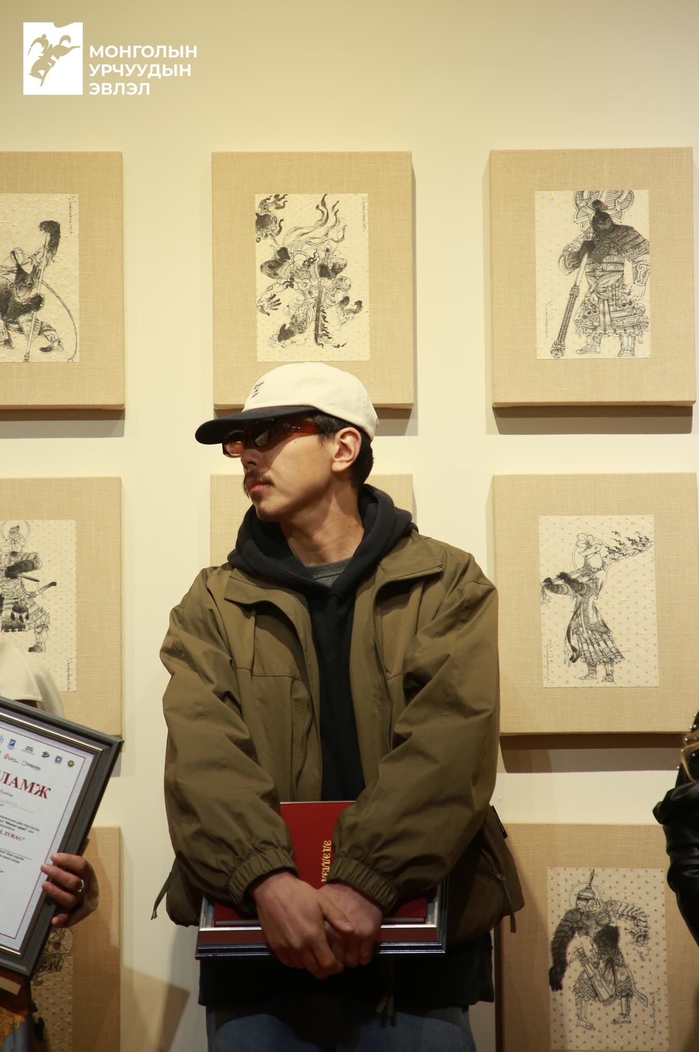 Үзэсгэлэнгийн танхимаас: Монгол зураг, дэлхийн зураг нийтлэлийн зураг