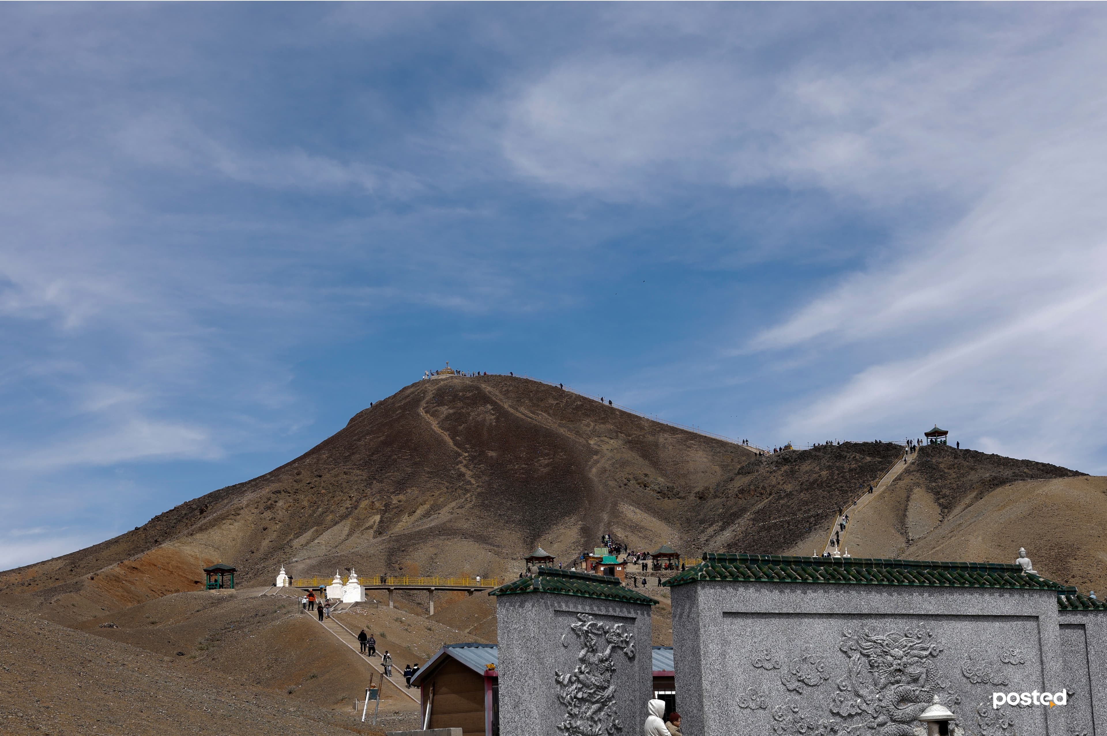 “Энерги дамжуулж байна аа!” фото сурвалжилга нийтлэлийн зураг